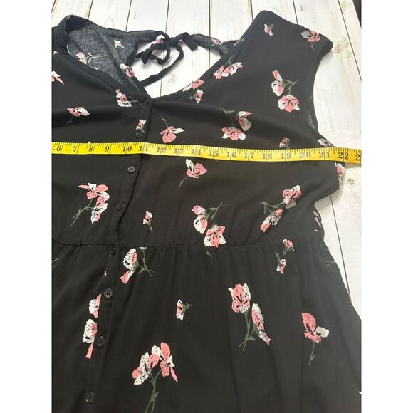 Torrid Black Floral Challis Button Up Romper with Tie, Size 2 (2X) - Picture 5 of 8